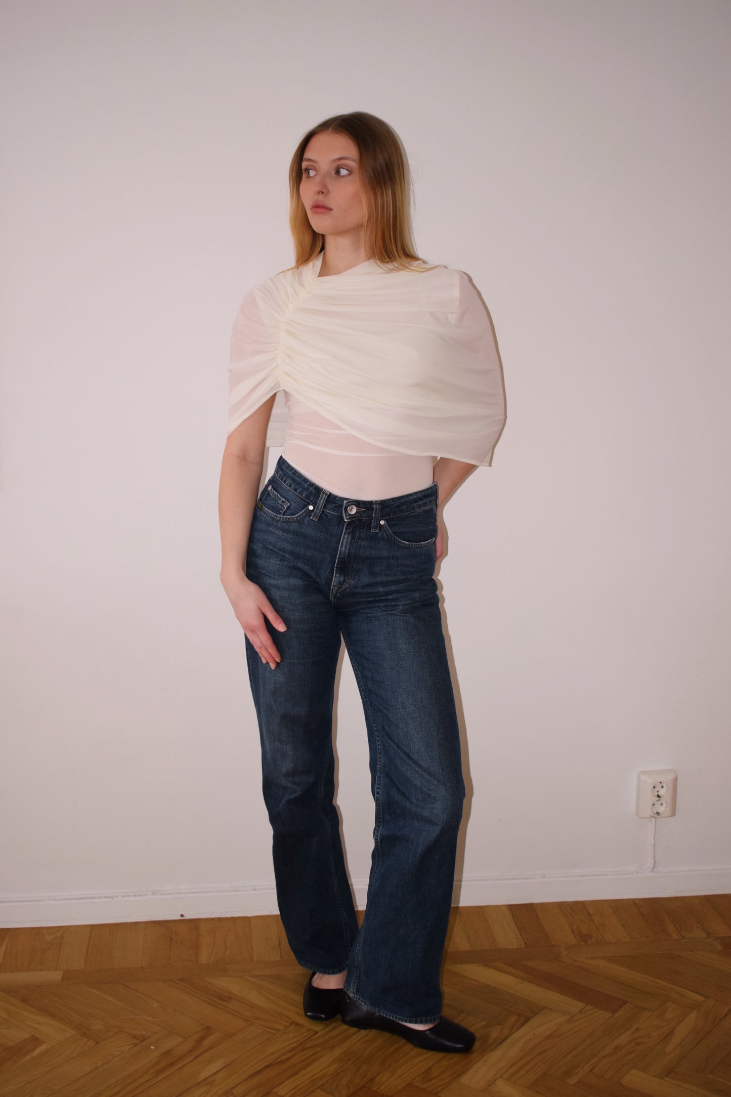 AVA TOP / OFF WHITE