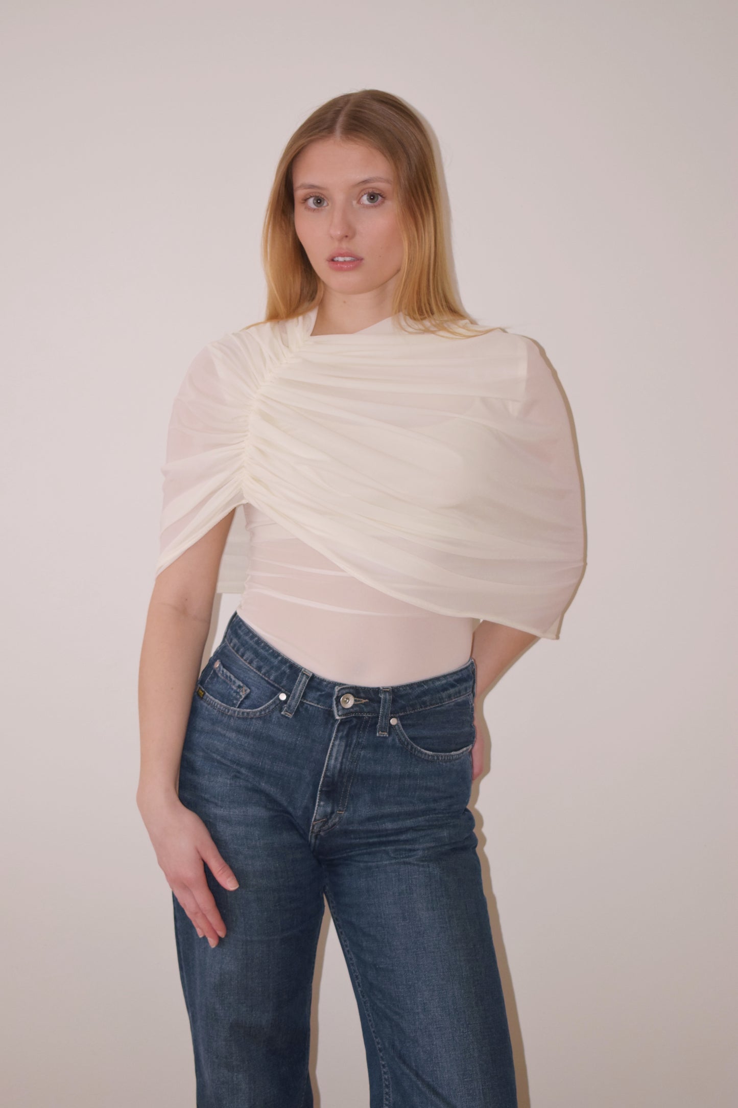AVA TOP / OFF WHITE