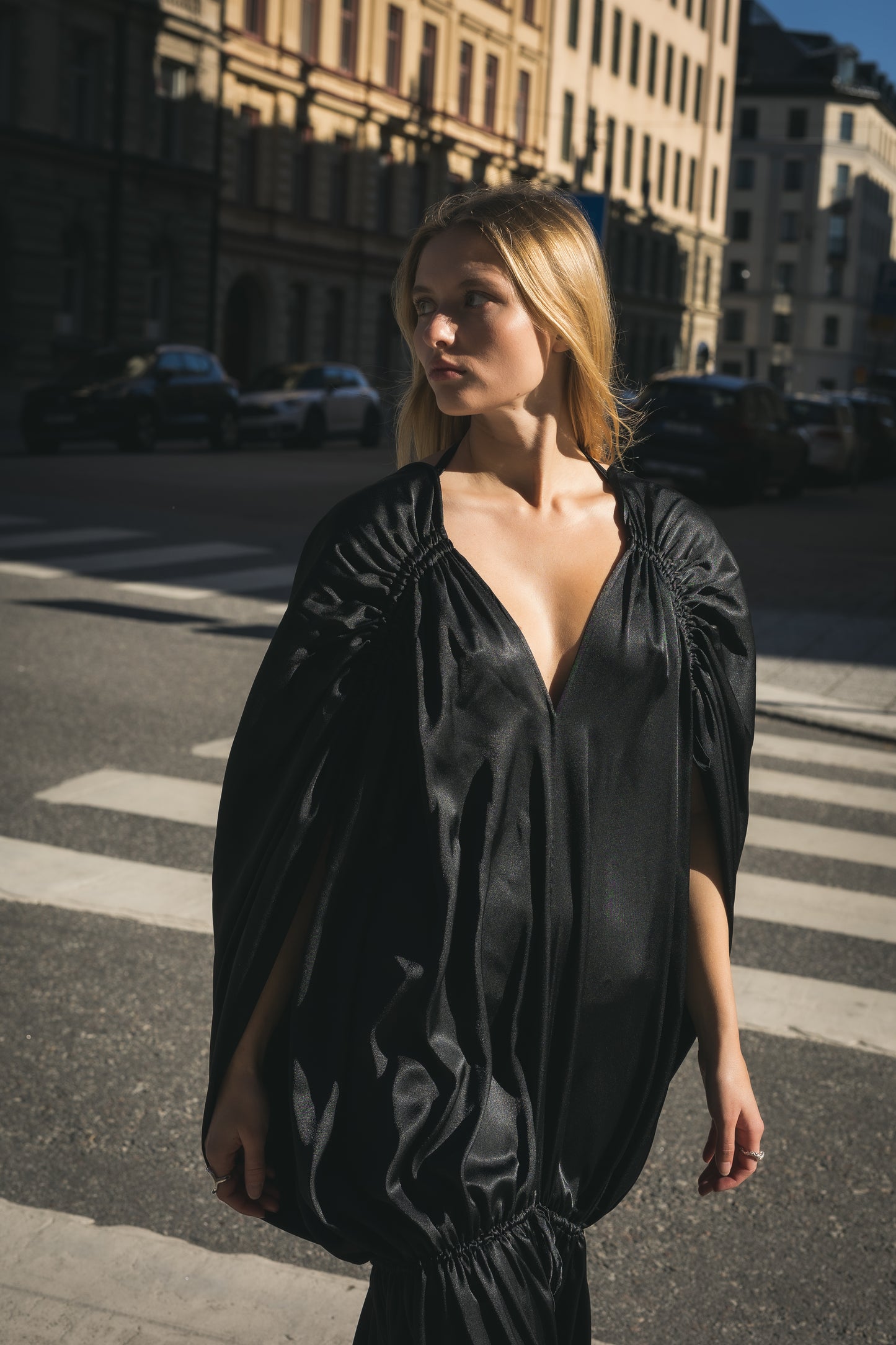 MALVA DRESS / SVART