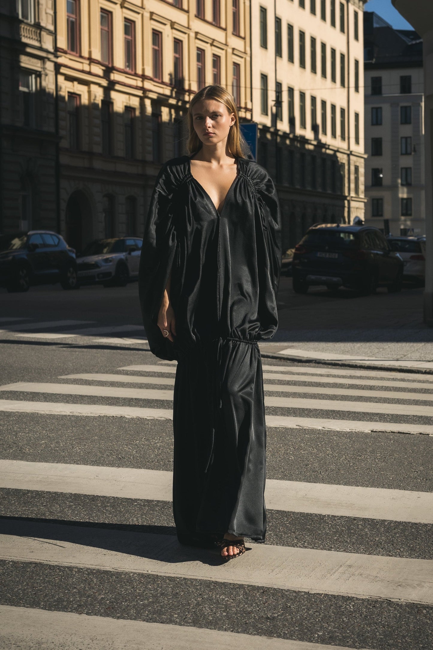 MALVA DRESS / SVART