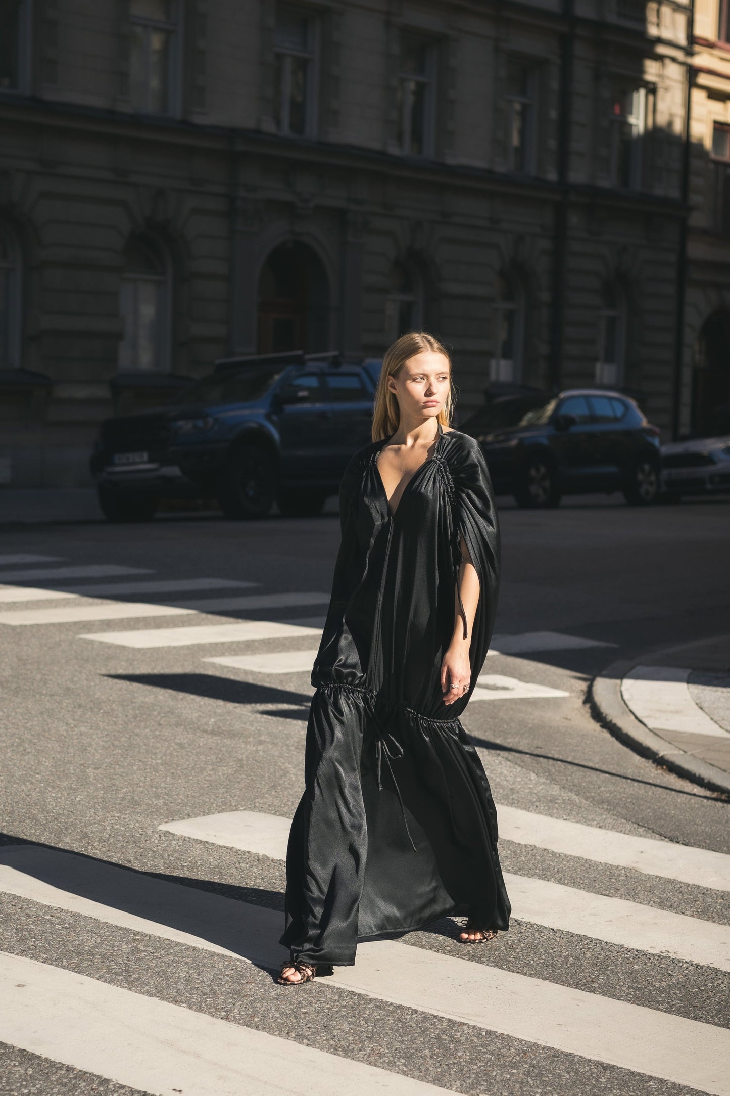 MALVA DRESS / SVART
