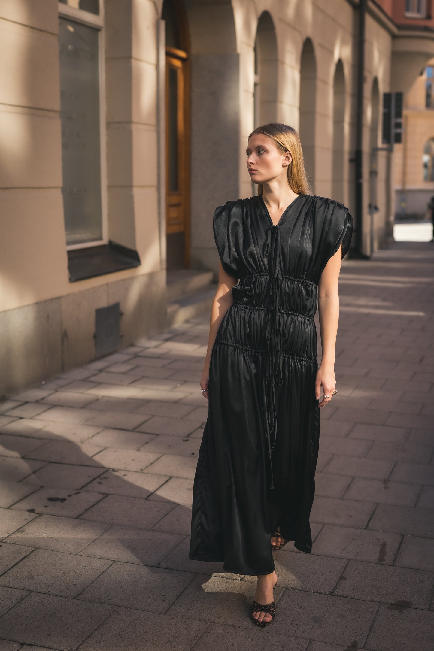 RUTH DRESS / SVART