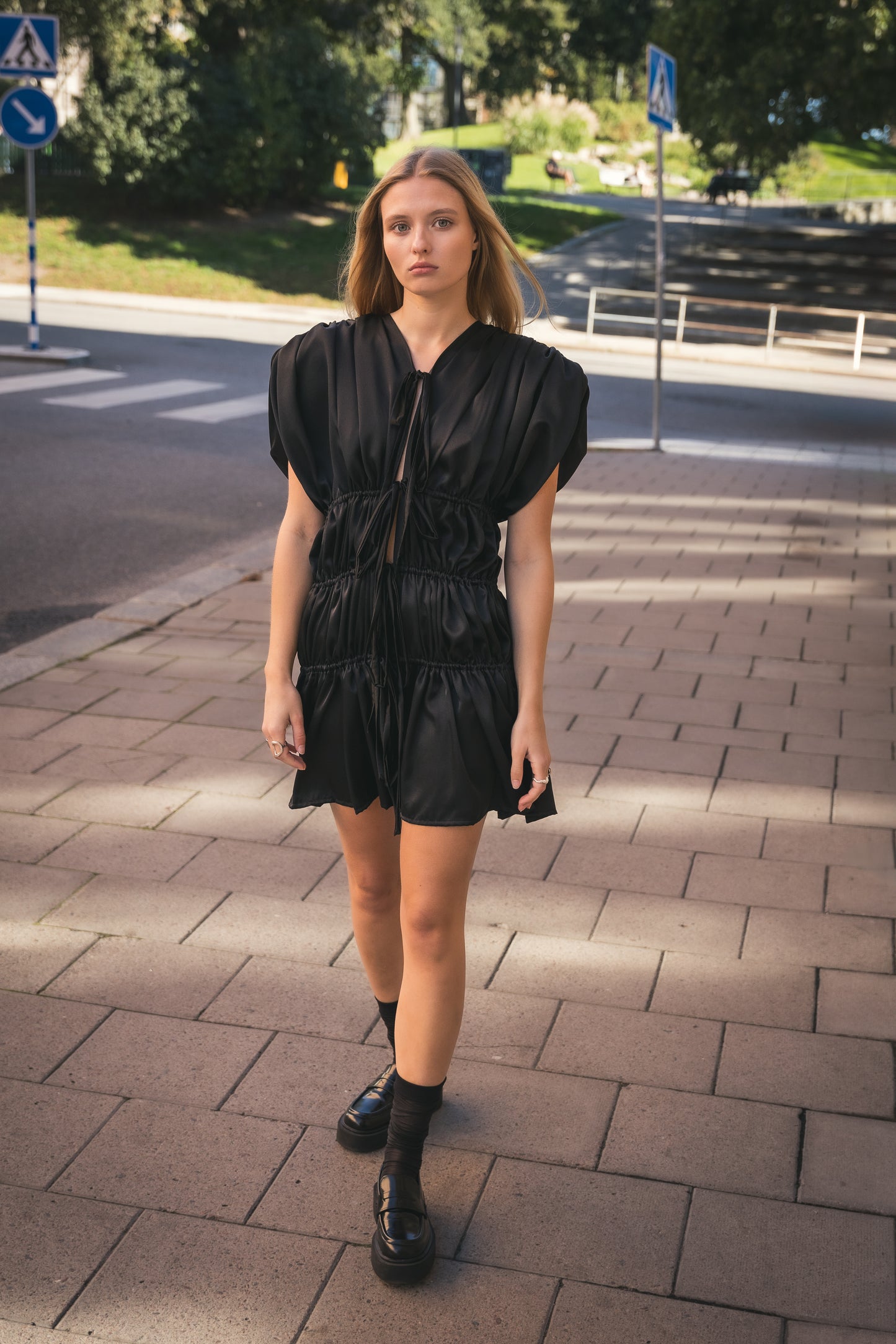 RUTH DRESS MINI / SVART