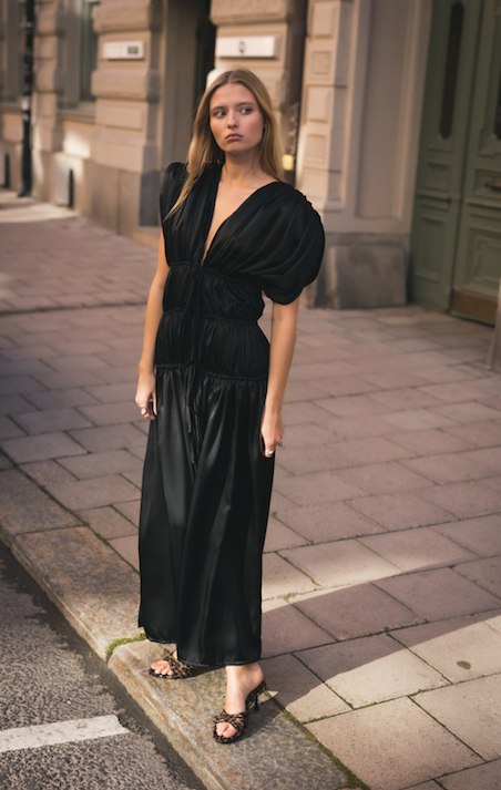 RUTH DRESS / SVART