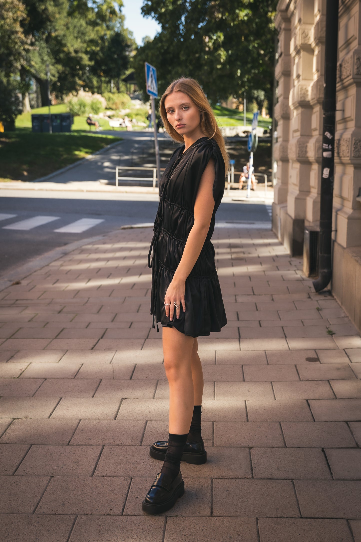 RUTH DRESS MINI / SVART