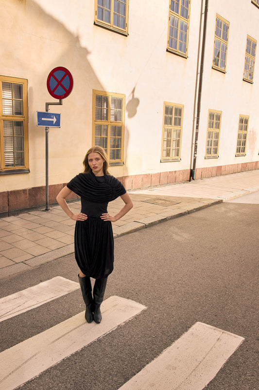 AVA TWISTED SKIRT / BLACK
