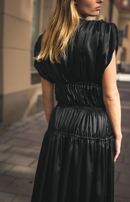 RUTH DRESS / SVART